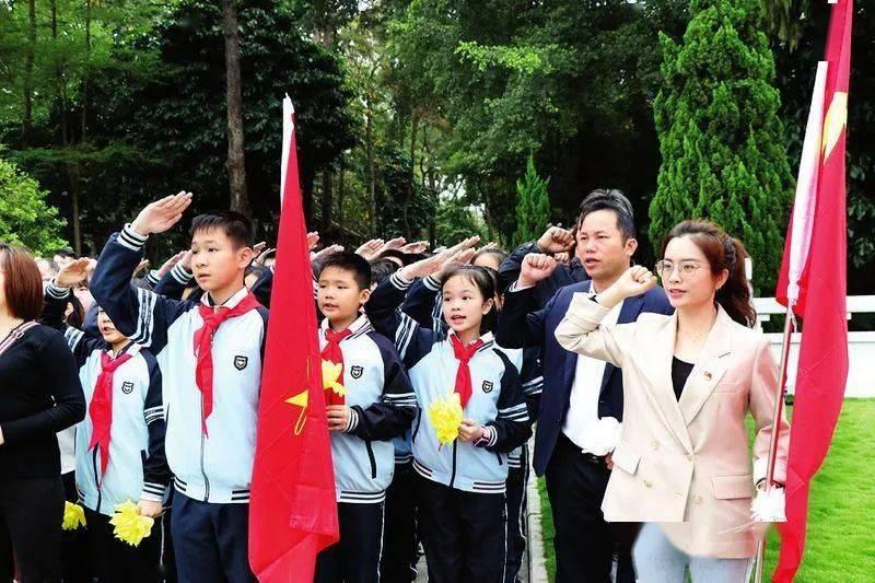 时尚芭比做美甲